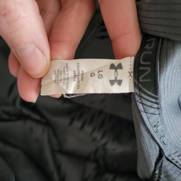 Under Armour long sleeve - Picture 8 of 8